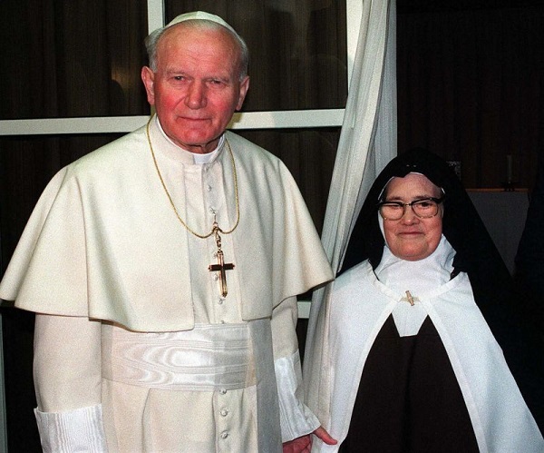 Lucia dos santos jean paul ii