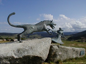 Statue la bete du gevaudan1